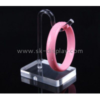 What are the advantages of the acrylic display stand?