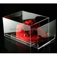 What are the characteristics of the acrylic box?