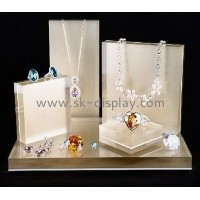 What is the effect of acrylic display stand on jewellery?
