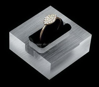 Plexiglass supplier customize acrylic jewelry ring display block JD-157