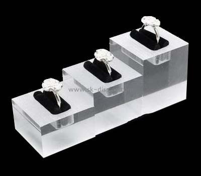 Top quality acrylic cube ring display stand JD-059