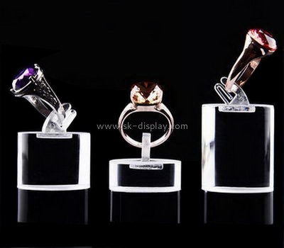 Lucite manufacturer customize plexiglass jewelry ring display block JD-159