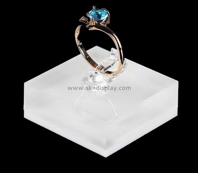 Plexiglass factory customize acrylic jewelry ring display block JD-174