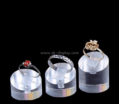 Acrylic products manufacturer custom lucite round blocks for displaying ring JD-229